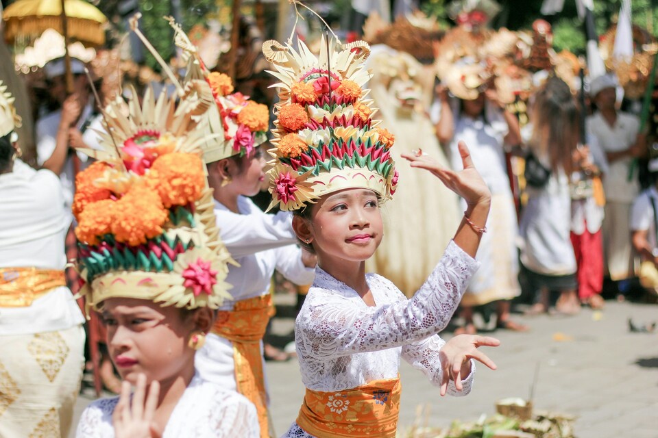 Children doing a traditional dance